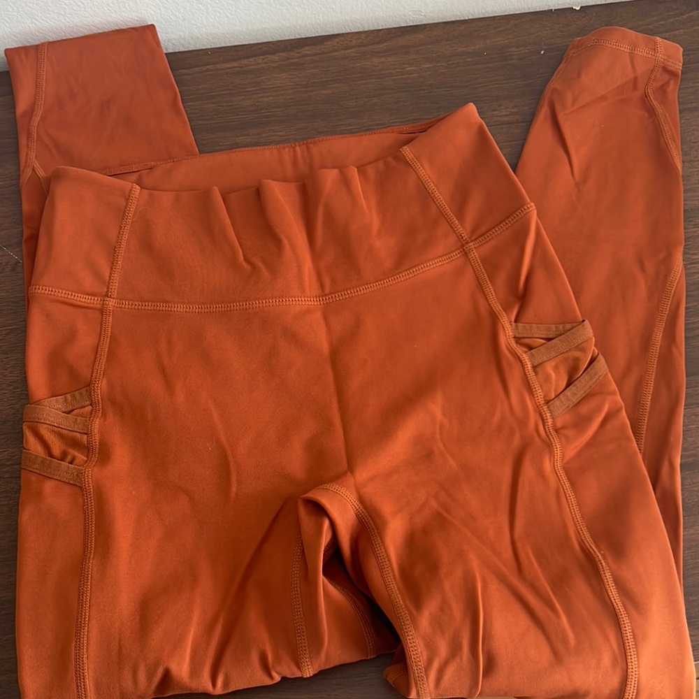 Fabletics Anywhere Motion365 High-Waisted Legging in teak size Small